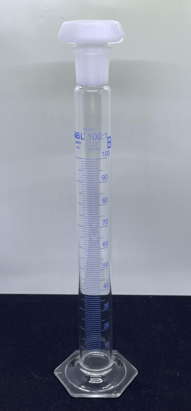 MBL Graduated Cylinder, Borosilicate Glass, PE Stopper, 100ml